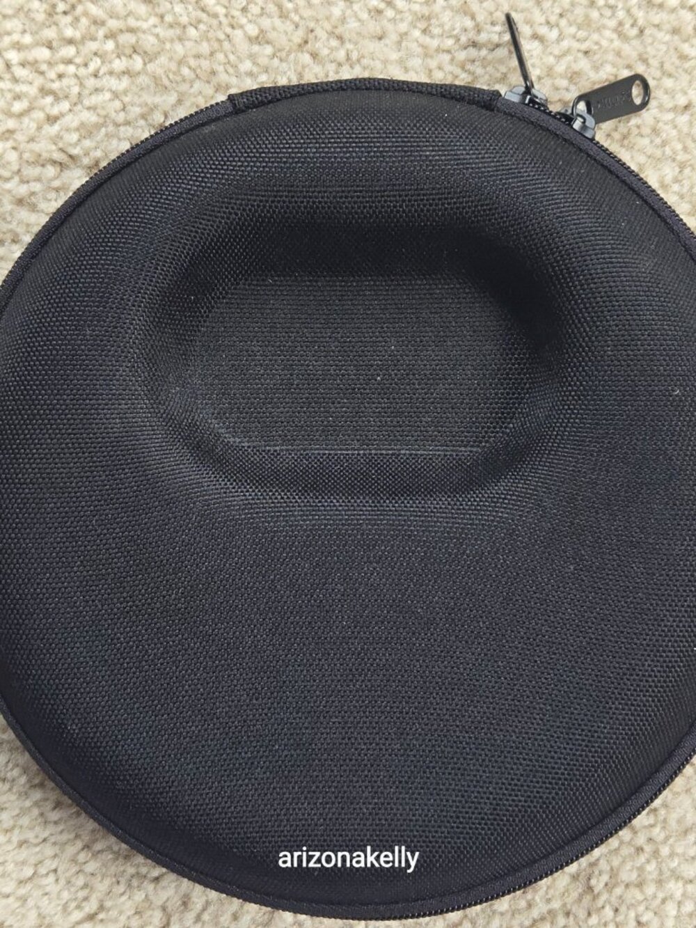 Philips Noise Canceling Headphones in Hard Case - Picture 5 of 12